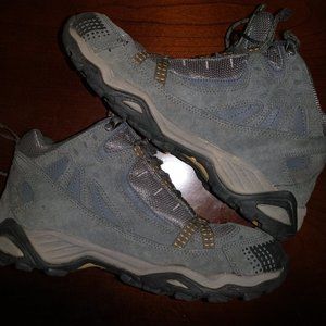 COLUMBIA BOOTS... LIKE NEW